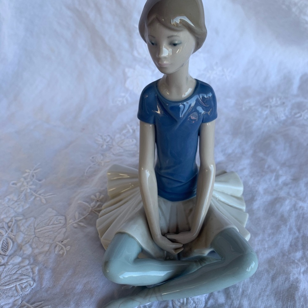 Llardo figurine ballerina